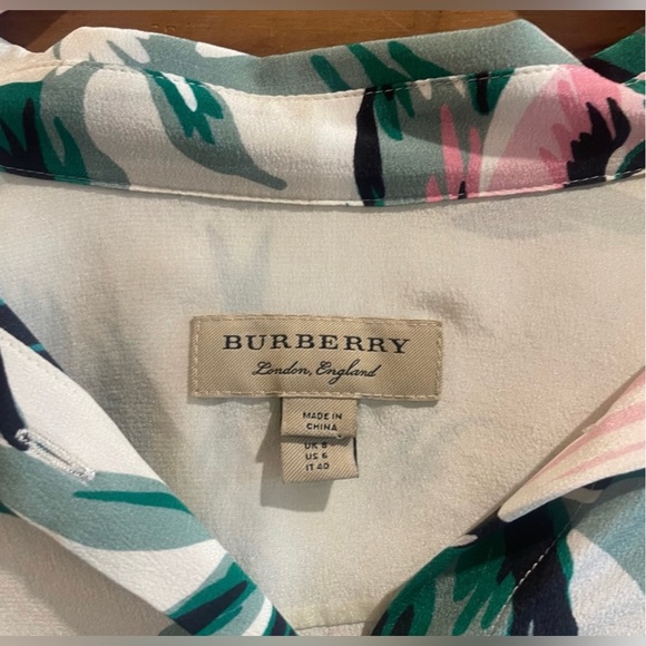 Burberry- SZ 6 Floral bBlouse- *Flaw* - Picture 5 of 10